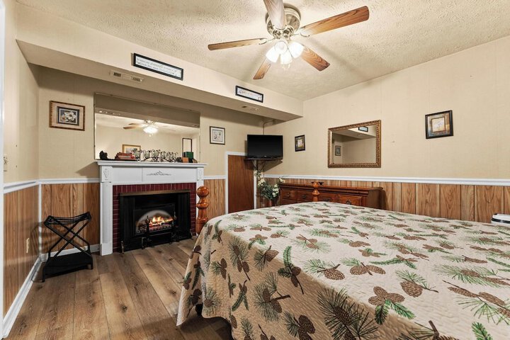 Room 9 of 100
