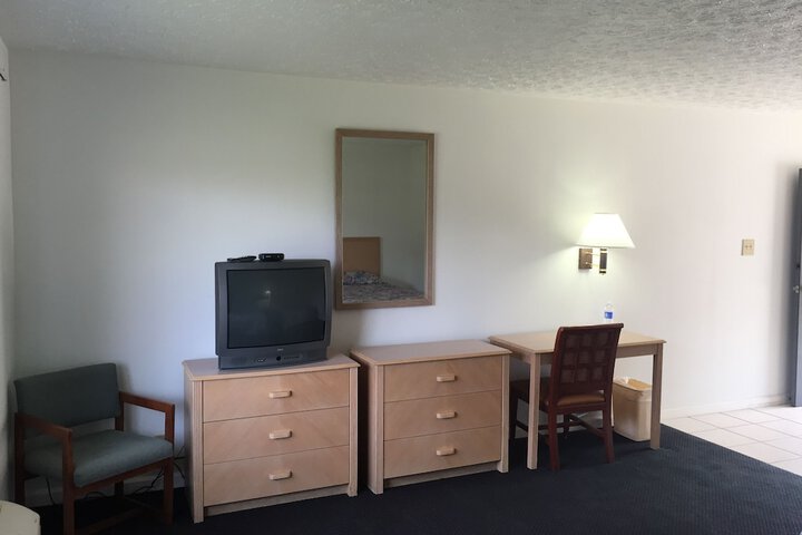 Room 12 of 25