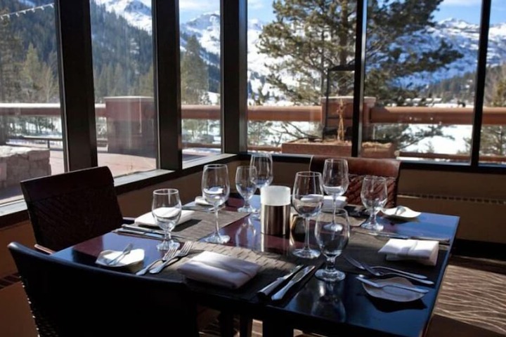 Dining 5 of 6