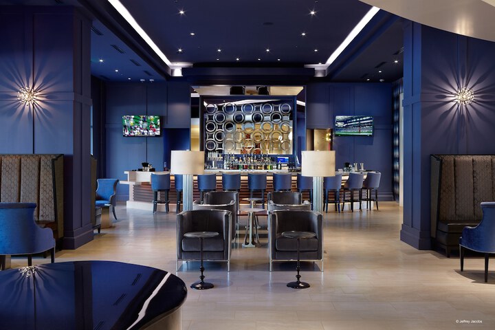 Lounge 70 of 78