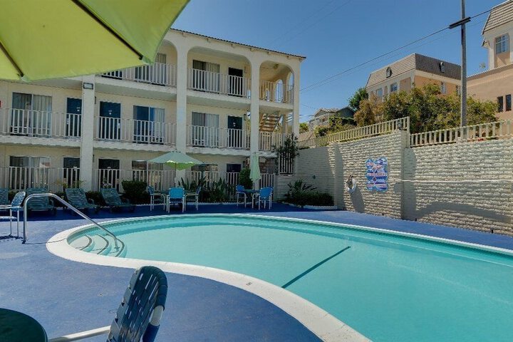 Pool 5 of 37