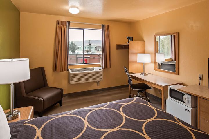Room 32 of 35