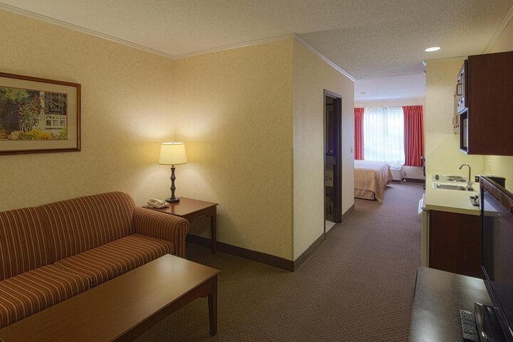 Coshocton Village Inn and Suites