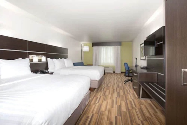 Holiday Inn Express & Suites Rapid City - Rushmore South by IHG