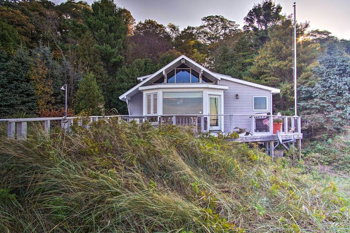 Lakefront Montague Cottage w / Deck & Beach!