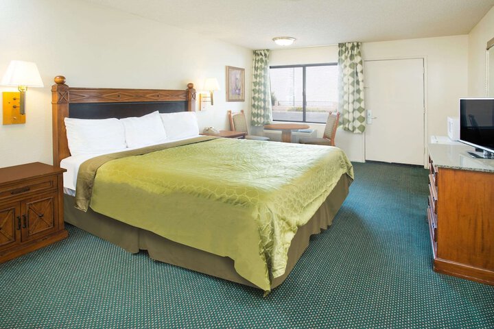 Room 12 of 19