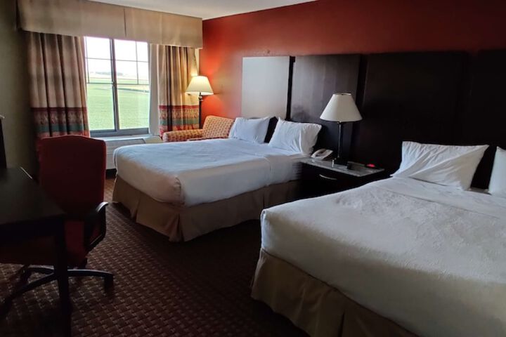 Room 9 of 12