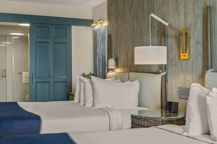 Newport Harbor Island Resort