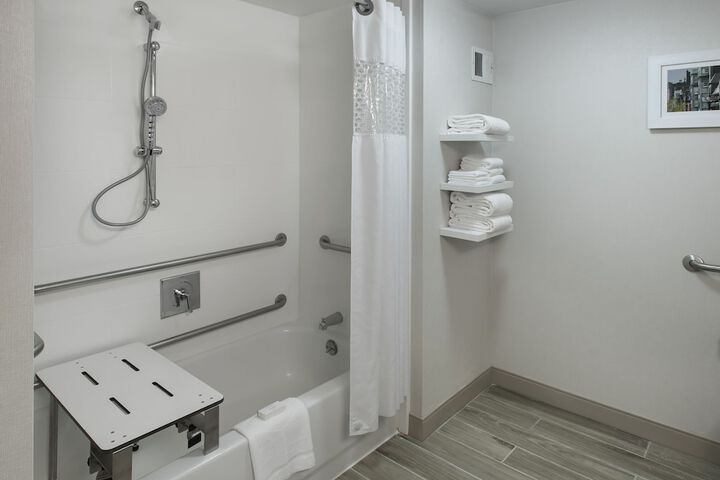 Room 6 of 27
