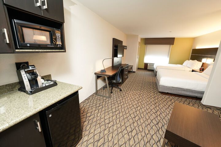 Holiday Inn Express and Suites Springfield Medical District by IHG