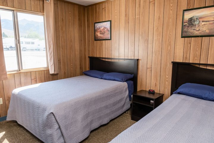 Room 6 of 16