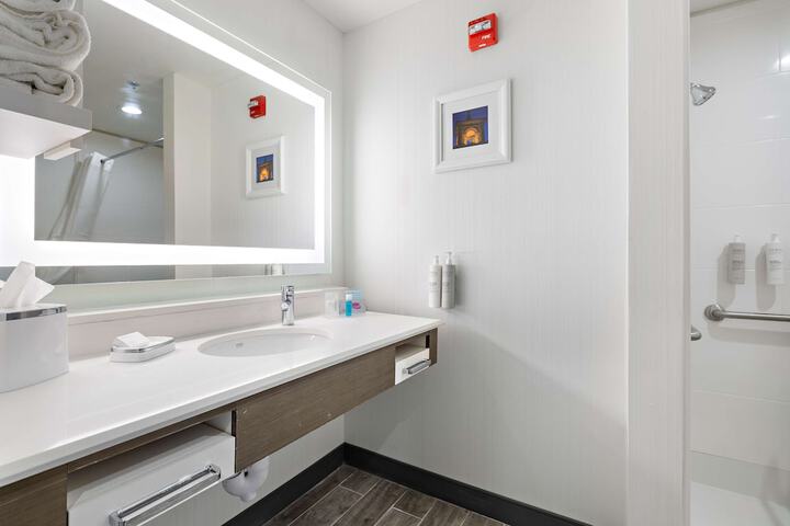 Room 14 of 40