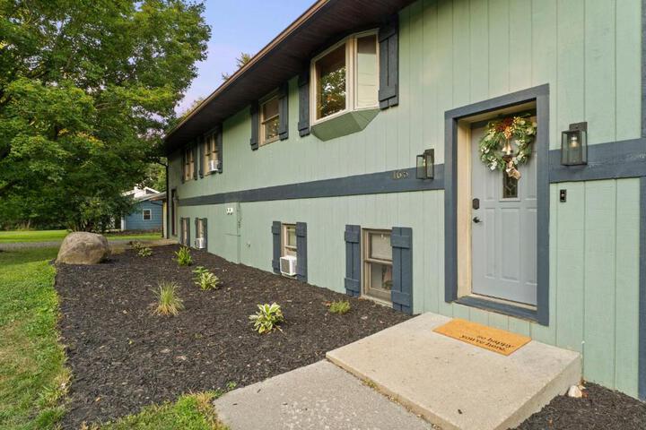 Near Ithaca!Hot Tub! LRG Home!Sleeps 12! Dogs ok!