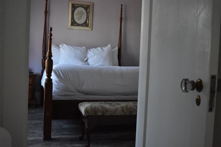 Room 37 of 104
