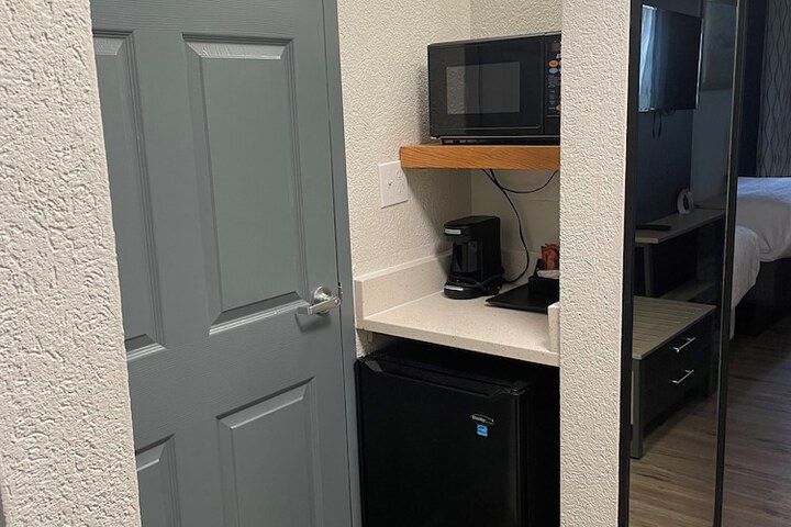 Room 8 of 18