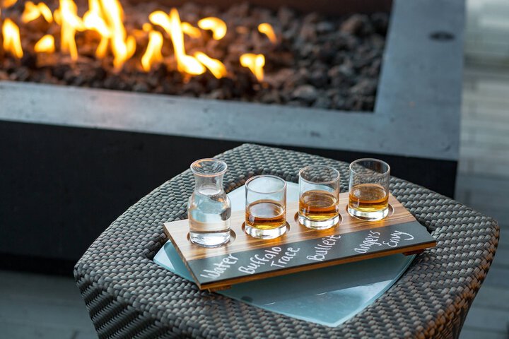 Lounge 101 of 135