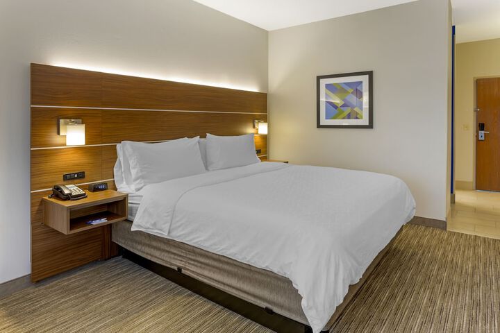 Room 10 of 34