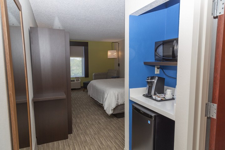 Room 18 of 32