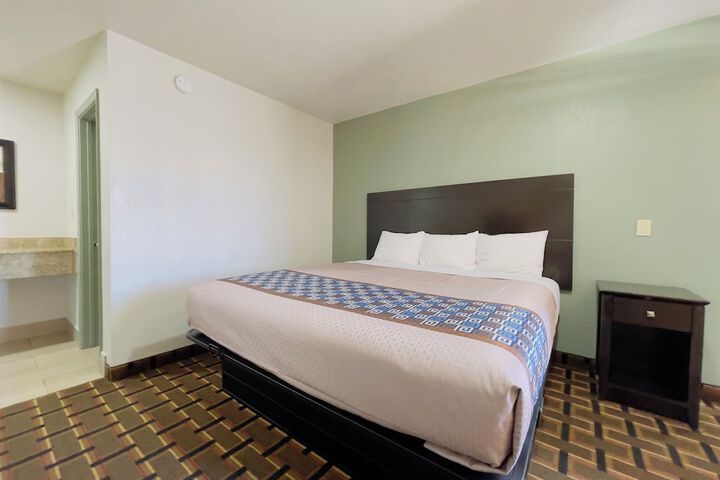 Room 9 of 23