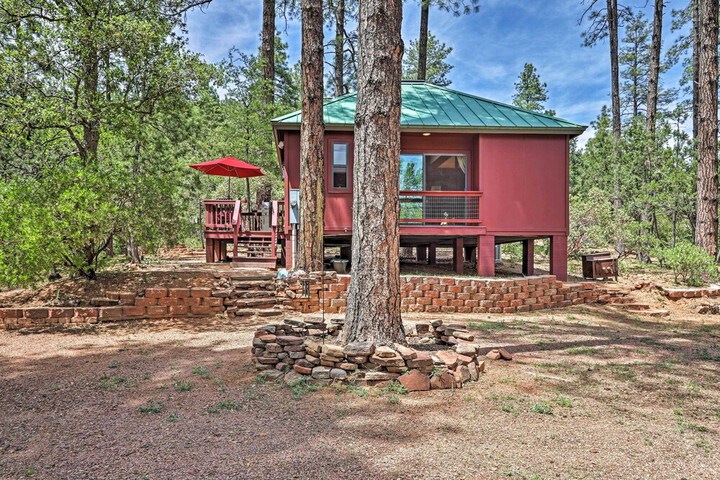 Furnished Deck: Romantic Strawberry / pine Studio!