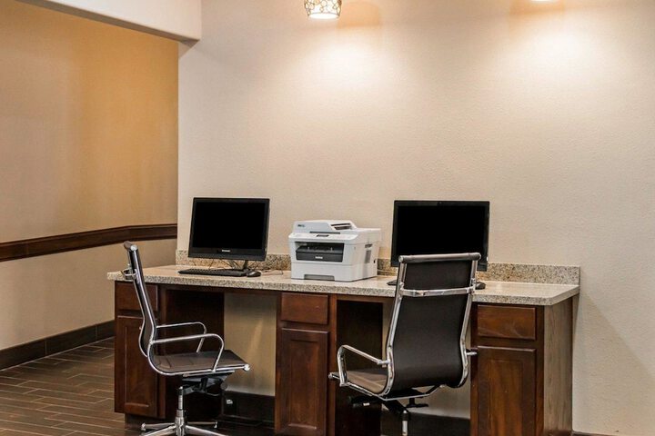 Business Center 32 of 32