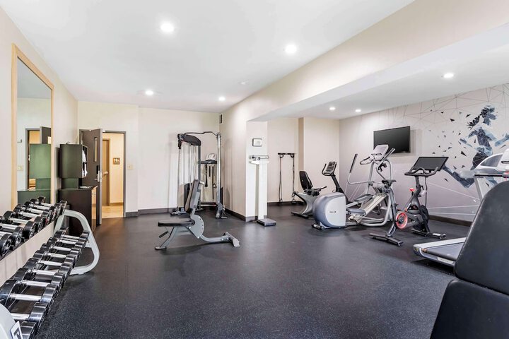 Best Western Plus Bourbonnais Hotel & Suites