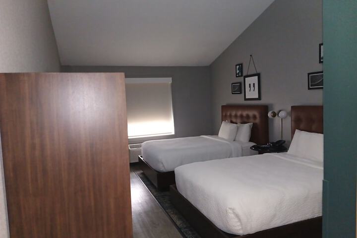 Room 10 of 26