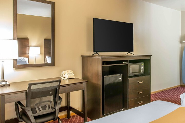 Room 14 of 36