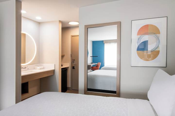 Room 30 of 48