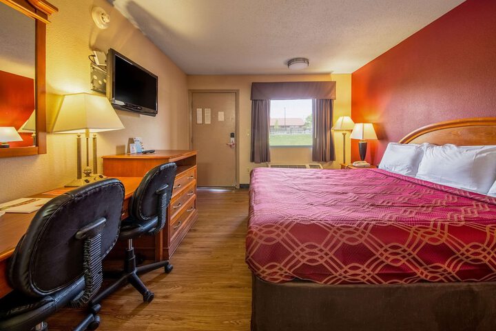 Room 8 of 28