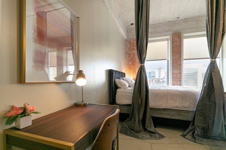 Room 152 of 460