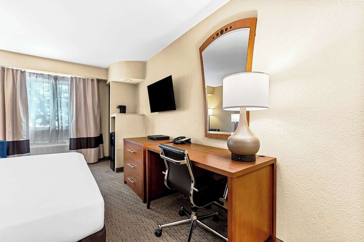 Room 13 of 33