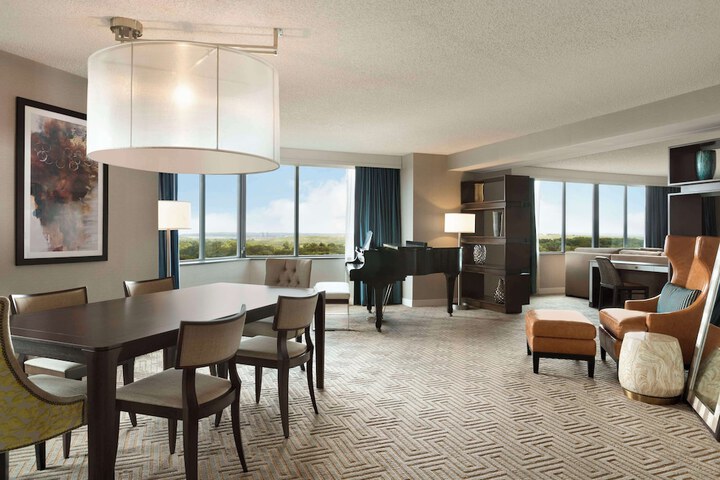 Hilton East Brunswick Hotel & Executive Meeting Center