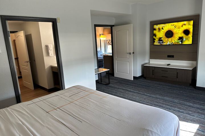 Room 15 of 40