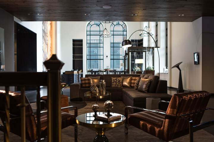 Lounge 44 of 46