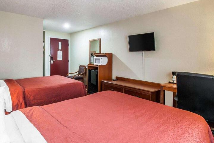 Quality Inn & Suites Kansas City I-435n Near Sports Complex