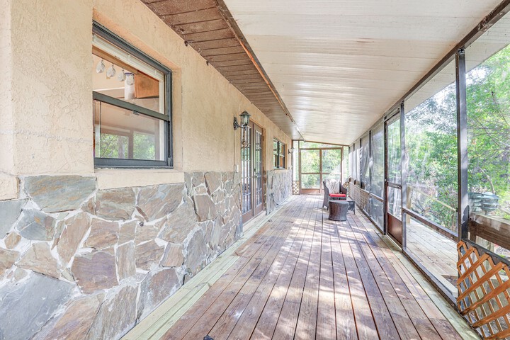 Lake Placid Home w / Screened Porch: Near Lake Clay