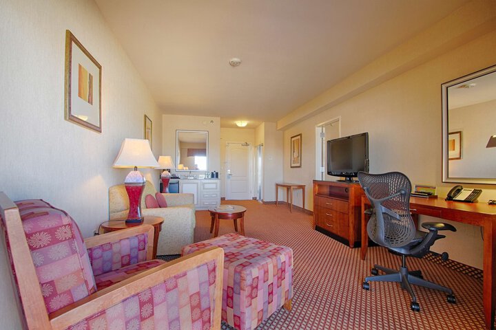 Lounge 80 of 87