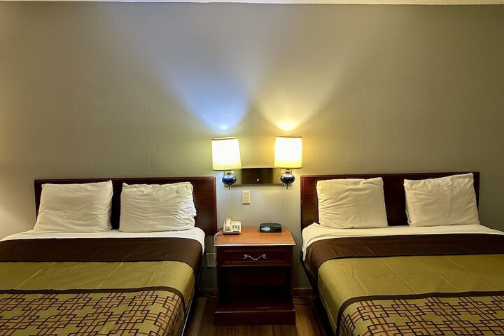 Room 6 of 12