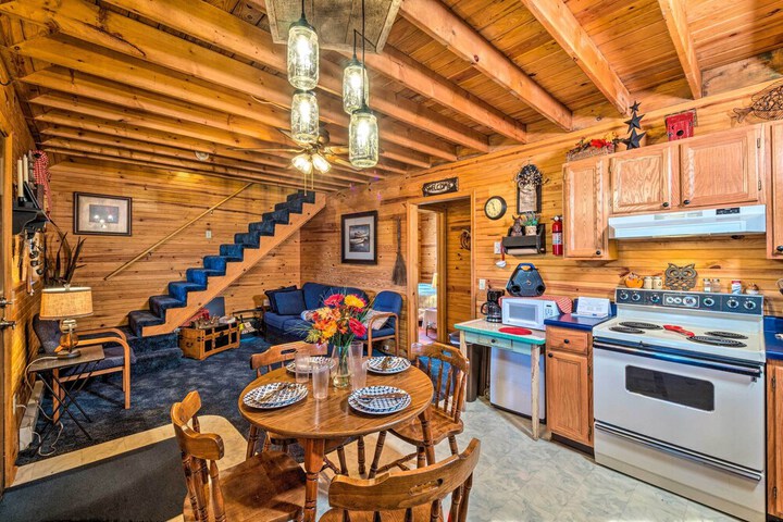 Quiet & Private Cabin 5 Mi to Dale Hollow Lake!
