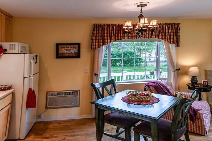 Romantic Rogue River Cottage Near Del Rio Winery