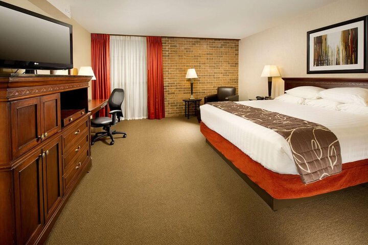 Room 11 of 28
