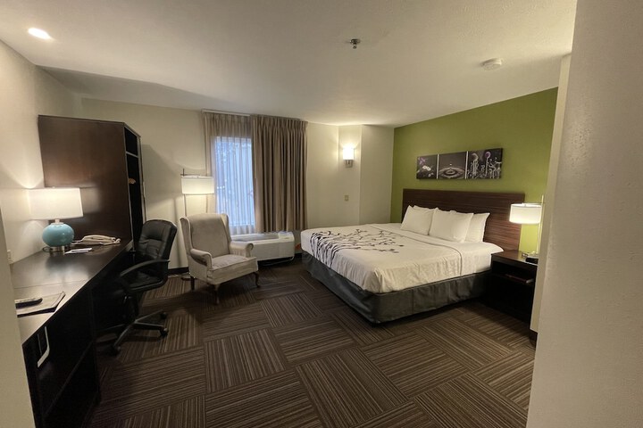 Room 9 of 28