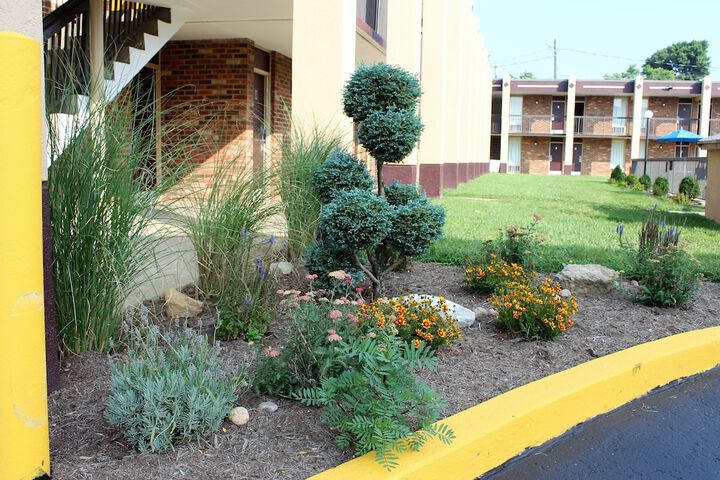 Hotel Exterior 45 of 48