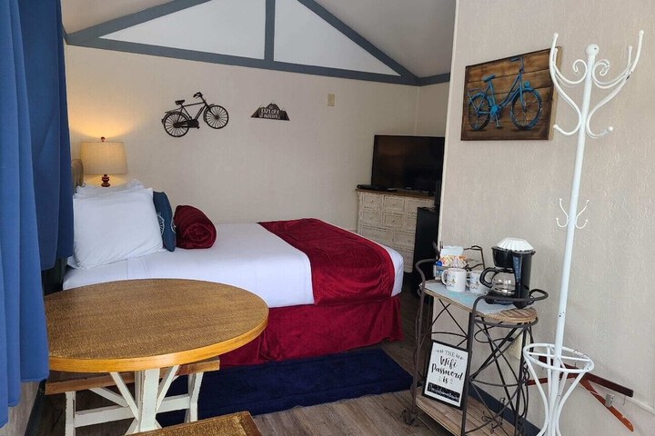 Lamplighter Cabins & Suites