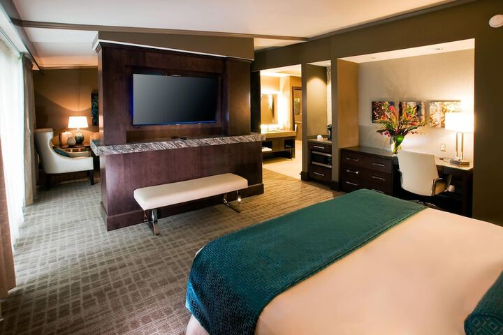 Oasis Hotel & Convention Center an Ascend Collection Hotel