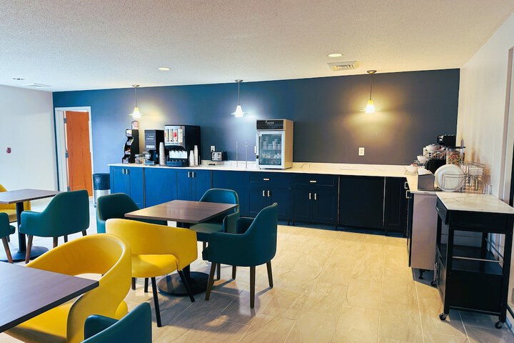 Comfort Inn & Suites Sheboygan I-43