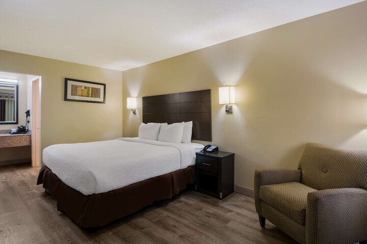Room 28 of 34