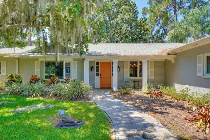 Luxe Waterfront Oasis w / Dock - Direct Lake Access