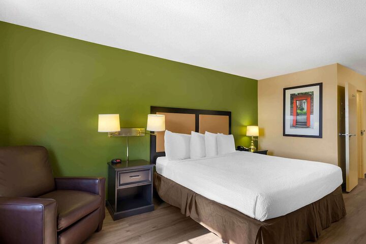 Room 21 of 28